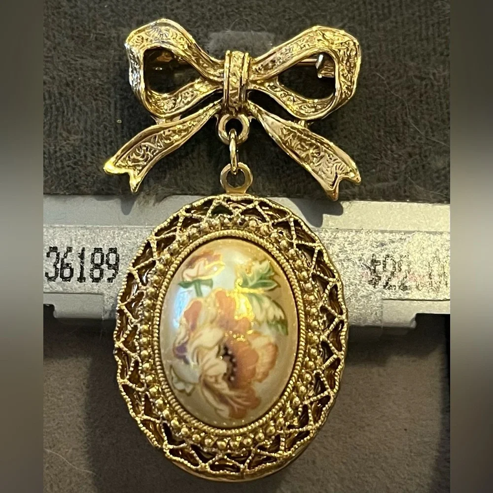 1928 Gold Tone Bow Locket Brooch with Floral Center